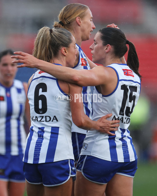 AFLW 2024 Round 04 - North Melbourne v Port Adelaide - A-54146338