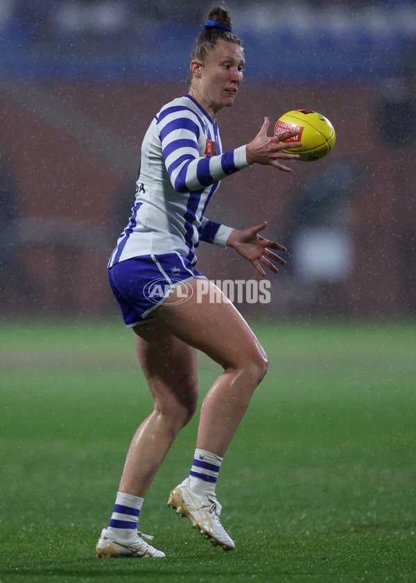 AFLW 2024 Round 04 - North Melbourne v Port Adelaide - A-54160389