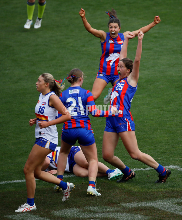 Coates League Girls 2024 Grand Final - Oakleigh Chargers v Eastern Ranges - A-54179113