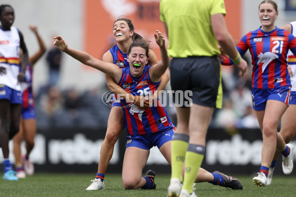 Coates League Girls 2024 Grand Final - Oakleigh Chargers v Eastern Ranges - A-54182282