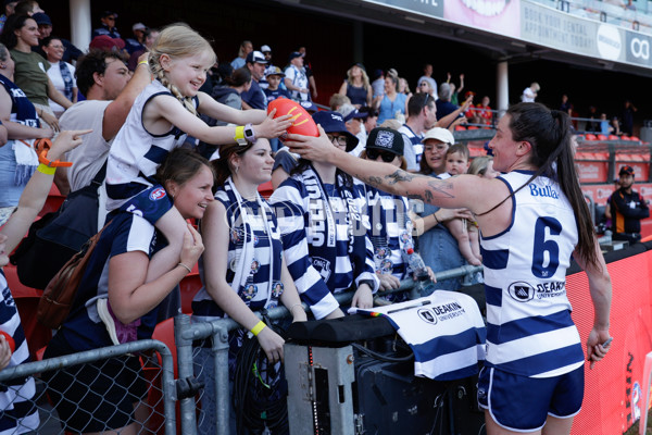 AFLW 2024 Round 04 - Gold Coast v Geelong - A-54192602