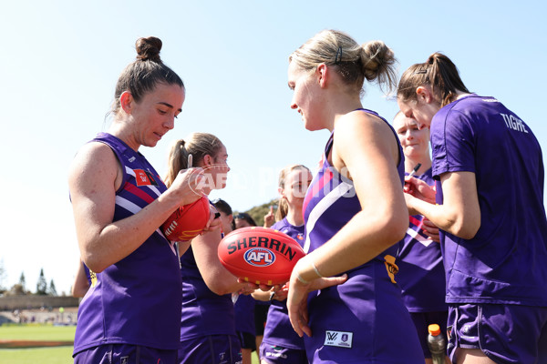 AFLW 2024 Round 04 - Fremantle v Melbourne - A-54200181