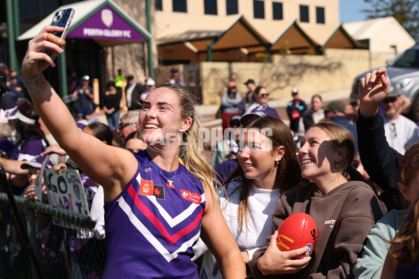 AFLW 2024 Round 04 - Fremantle v Melbourne - A-54200664