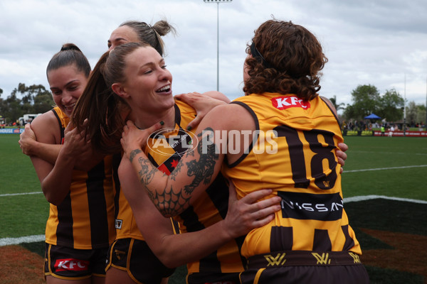 AFLW 2024 Round 04 - St Kilda v Hawthorn - A-54204993