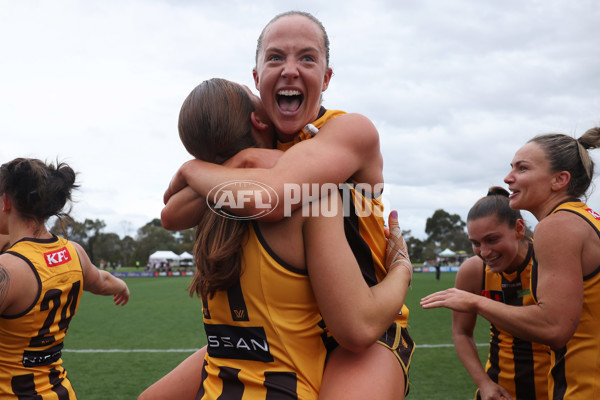 AFLW 2024 Round 04 - St Kilda v Hawthorn - A-54204994