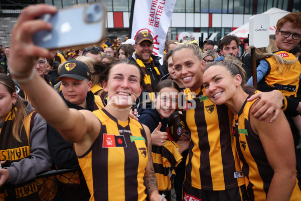 AFLW 2024 Round 04 - St Kilda v Hawthorn - A-54205696