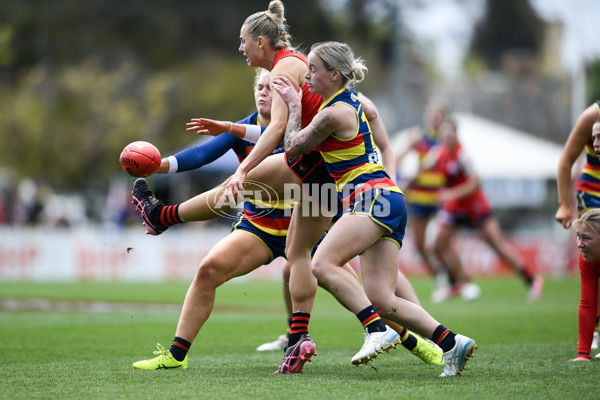 AFLW 2024 Round 04 - Adelaide v Essendon - A-54231914