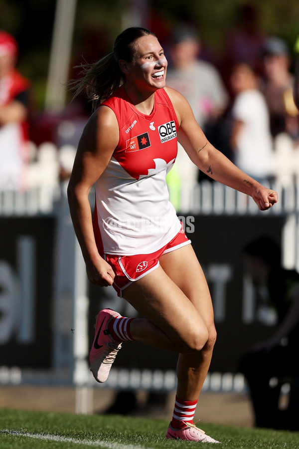 AFLW 2024 Round 04 - Sydney v GWS - A-54239133