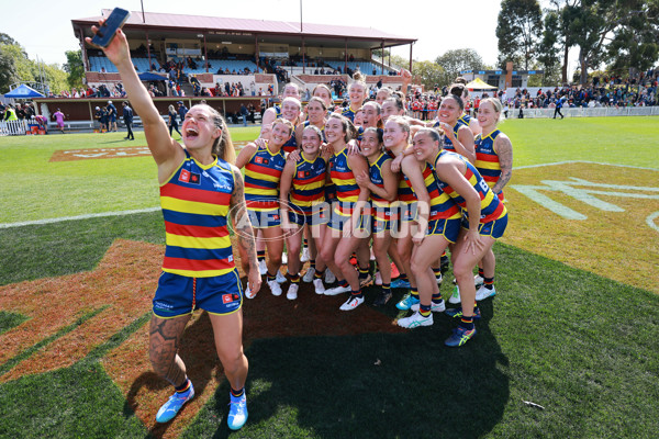 AFLW 2024 Round 04 - Adelaide v Essendon - A-54239147