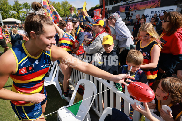 AFLW 2024 Round 04 - Adelaide v Essendon - A-54239731