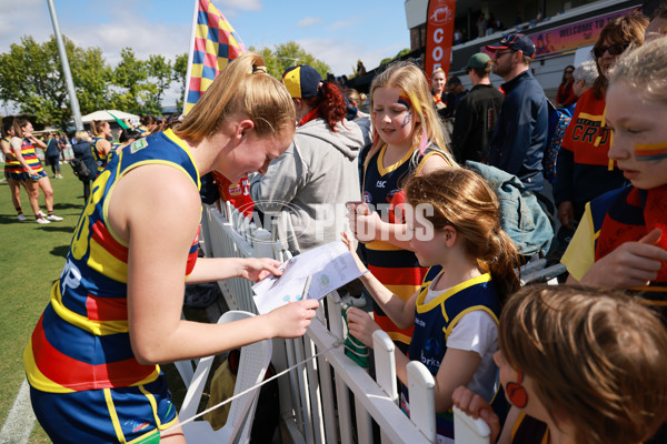 AFLW 2024 Round 04 - Adelaide v Essendon - A-54239732