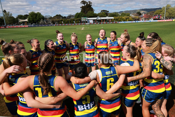 AFLW 2024 Round 04 - Adelaide v Essendon - A-54239754