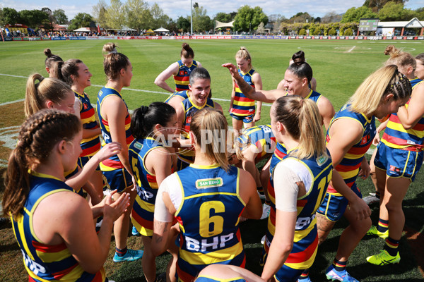 AFLW 2024 Round 04 - Adelaide v Essendon - A-54239757