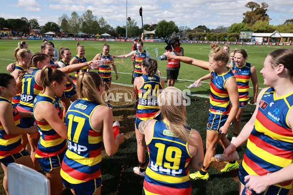 AFLW 2024 Round 04 - Adelaide v Essendon - A-54239758