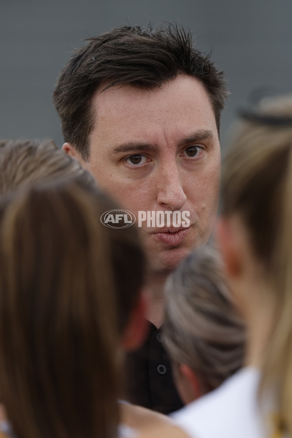 AFLW 2024 Round 04 - Collingwood v Western Bulldogs - A-54244568