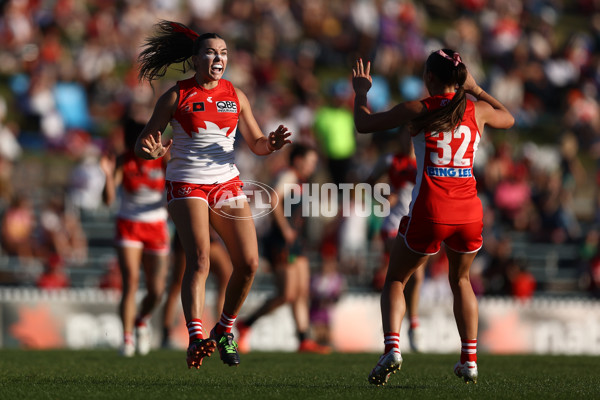 AFLW 2024 Round 04 - Sydney v GWS - A-54247132