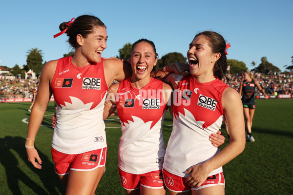 AFLW 2024 Round 04 - Sydney v GWS - A-54247177