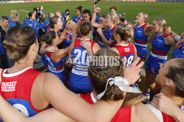 AFLW 2024 Round 04 - Collingwood v Western Bulldogs - A-54247191