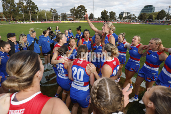 AFLW 2024 Round 04 - Collingwood v Western Bulldogs - A-54247192