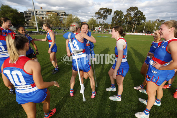 AFLW 2024 Round 04 - Collingwood v Western Bulldogs - A-54247196