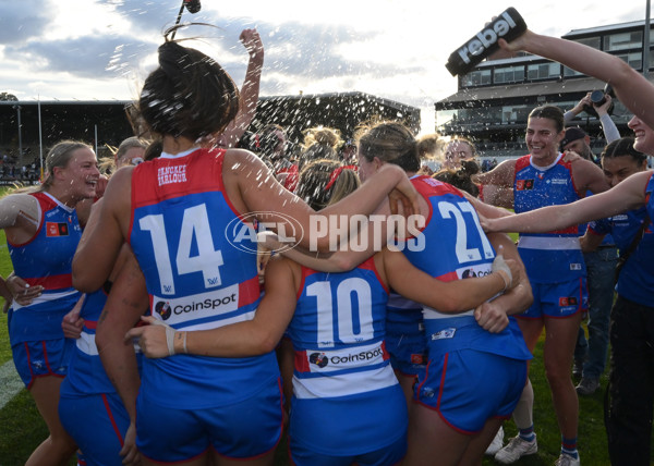 AFLW 2024 Round 04 - Collingwood v Western Bulldogs - A-54250075