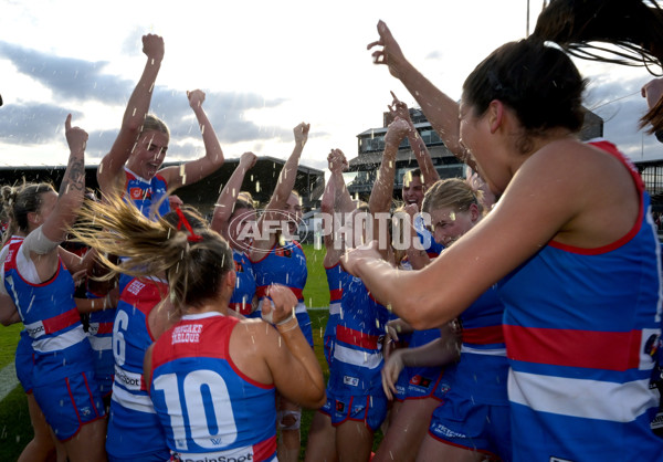 AFLW 2024 Round 04 - Collingwood v Western Bulldogs - A-54250077