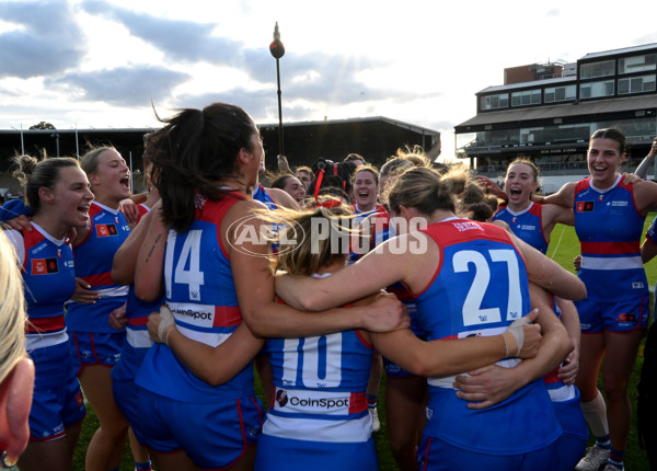 AFLW 2024 Round 04 - Collingwood v Western Bulldogs - A-54250388