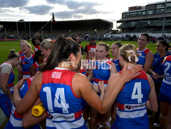 AFLW 2024 Round 04 - Collingwood v Western Bulldogs - A-54250389