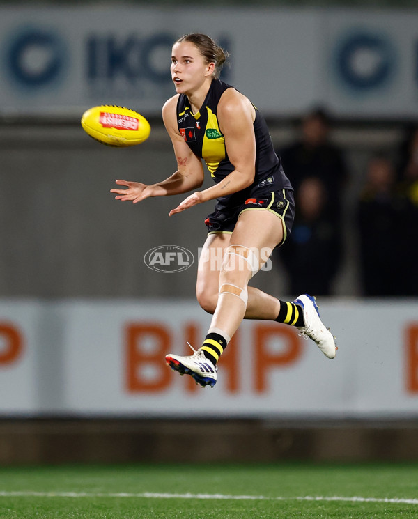 AFLW 2024 Round 05 - Richmond v Port Adelaide - A-54322983