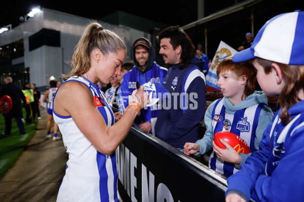 AFLW 2024 Round 05 - Carlton v North Melbourne - A-54335035