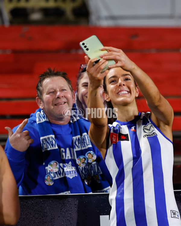 AFLW 2024 Round 05 - Carlton v North Melbourne - A-54335039