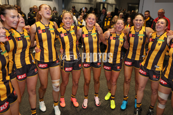 AFLW 2024 Round 05 - Geelong v Hawthorn - A-54348335