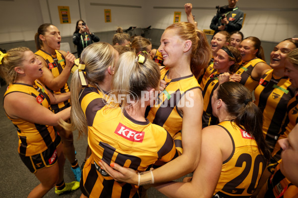 AFLW 2024 Round 05 - Geelong v Hawthorn - A-54348339