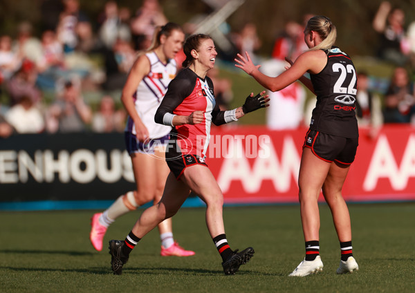 AFLW 2024 Round 05 - St Kilda v Fremantle - A-54366850