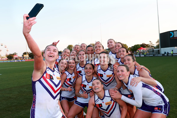 AFLW 2024 Round 05 - St Kilda v Fremantle - A-54369497