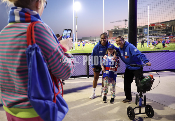 AFLW 2024 Round 05 - Western Bulldogs v Sydney - A-54370125