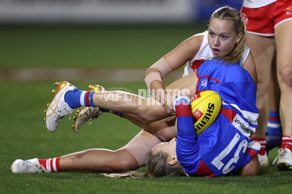 AFLW 2024 Round 05 - Western Bulldogs v Sydney - A-54372575