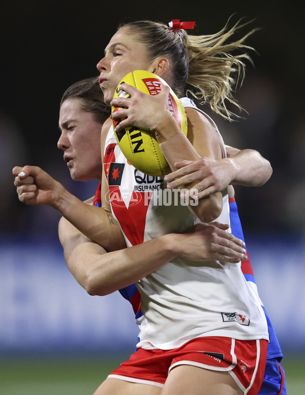 AFLW 2024 Round 05 - Western Bulldogs v Sydney - A-54372584