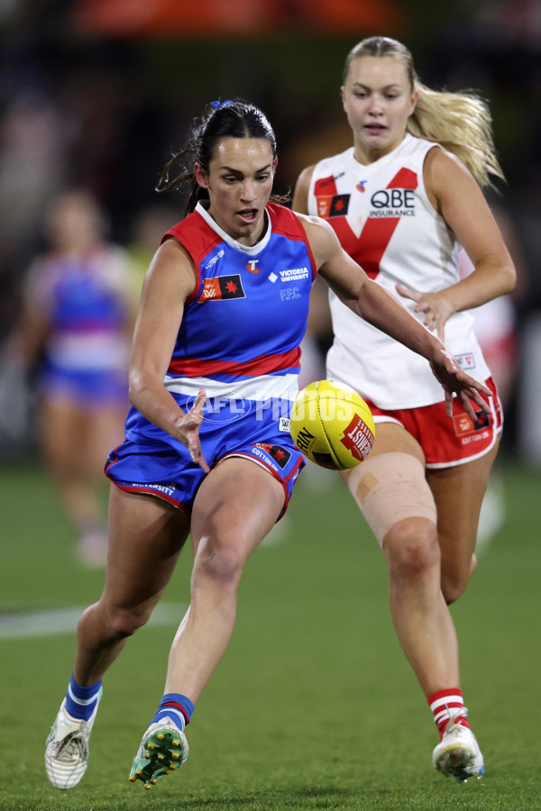 AFLW 2024 Round 05 - Western Bulldogs v Sydney - A-54372589