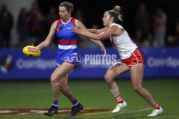 AFLW 2024 Round 05 - Western Bulldogs v Sydney - A-54372595