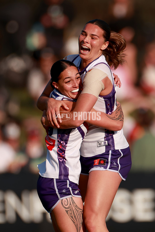 AFLW 2024 Round 05 - St Kilda v Fremantle - A-54372634