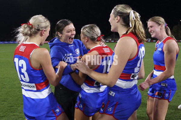 AFLW 2024 Round 05 - Western Bulldogs v Sydney - A-54373488