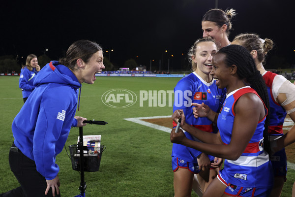 AFLW 2024 Round 05 - Western Bulldogs v Sydney - A-54373489