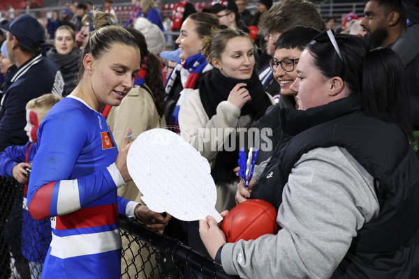 AFLW 2024 Round 05 - Western Bulldogs v Sydney - A-54373490