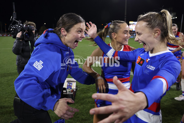 AFLW 2024 Round 05 - Western Bulldogs v Sydney - A-54373497