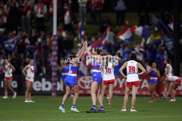 AFLW 2024 Round 05 - Western Bulldogs v Sydney - A-54373502