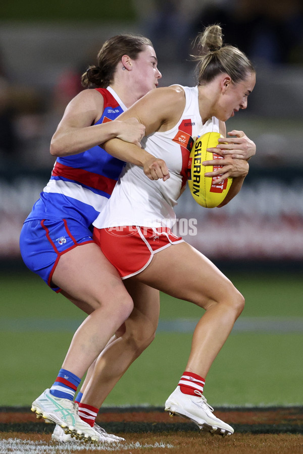 AFLW 2024 Round 05 - Western Bulldogs v Sydney - A-54373548