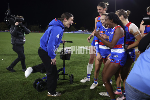 AFLW 2024 Round 05 - Western Bulldogs v Sydney - A-54375068