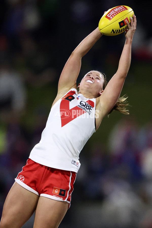 AFLW 2024 Round 05 - Western Bulldogs v Sydney - A-54375093