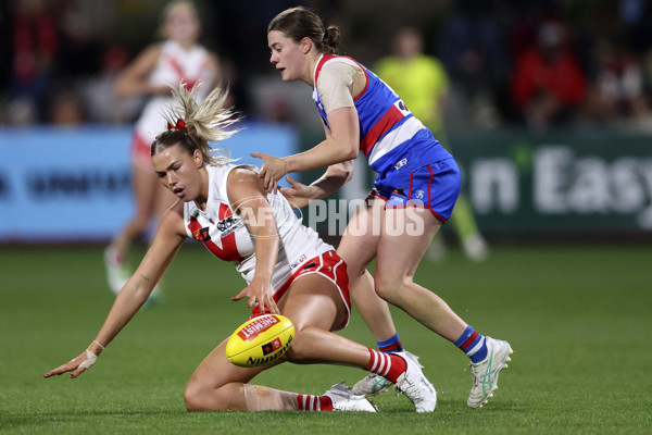 AFLW 2024 Round 05 - Western Bulldogs v Sydney - A-54375126